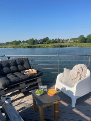 Hausboot der Friesländer im Wangermeer